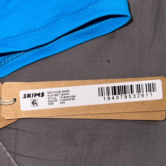 SKIMS SIGNATURE SWIM RUCHED T-SHIRT CROPPED - Picture 2 of 3